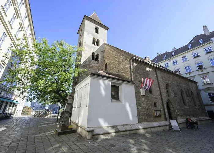 Charming In Center Вена